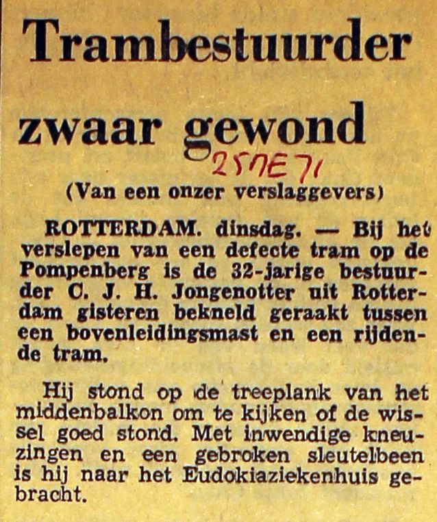 19710525 Trambestuurder zwaar gewond.