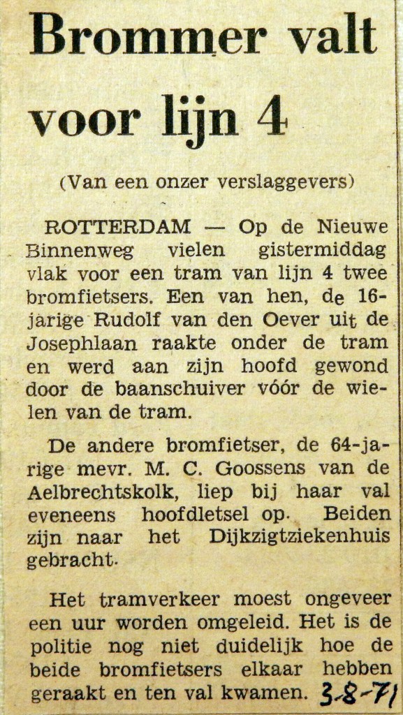 19710803 Brommer valt voor lijn 4