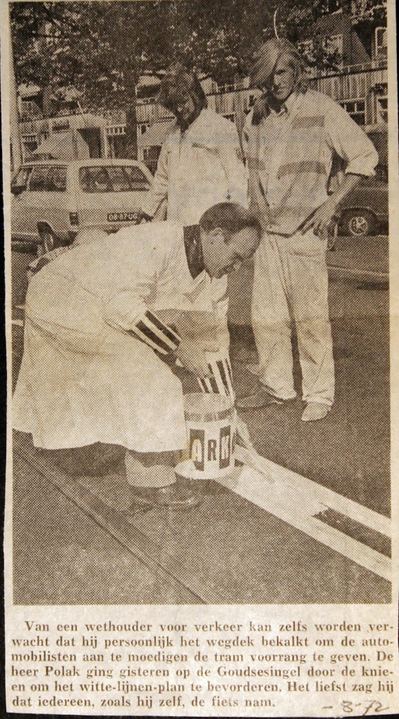 197208 Wethouder trekt lijn.