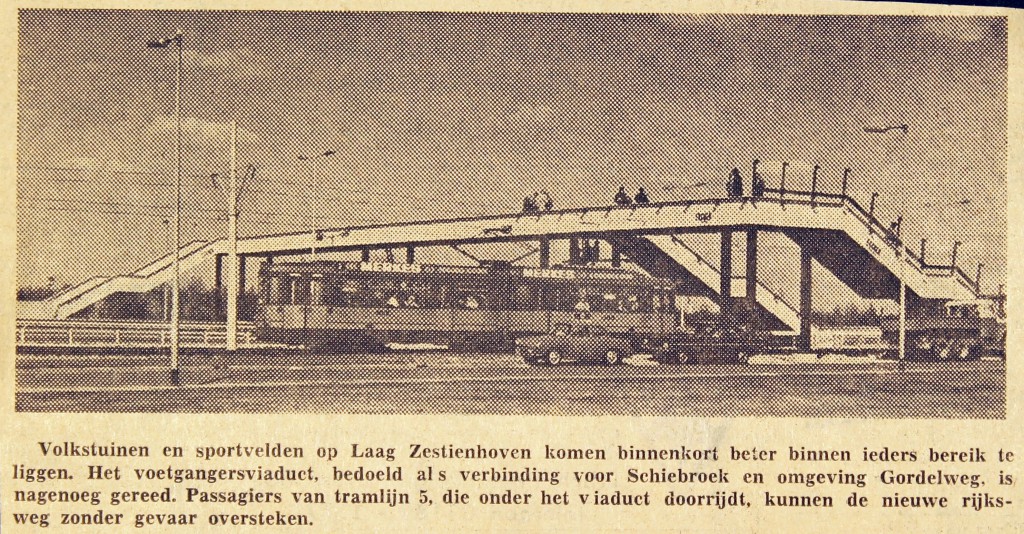 19721029 Voetgangersviaduct. (AD)