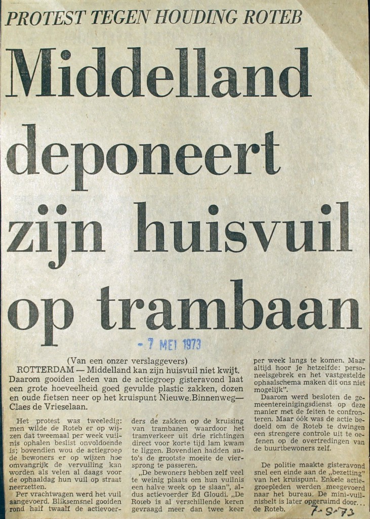 19730507 Huisvuil op trambaan.