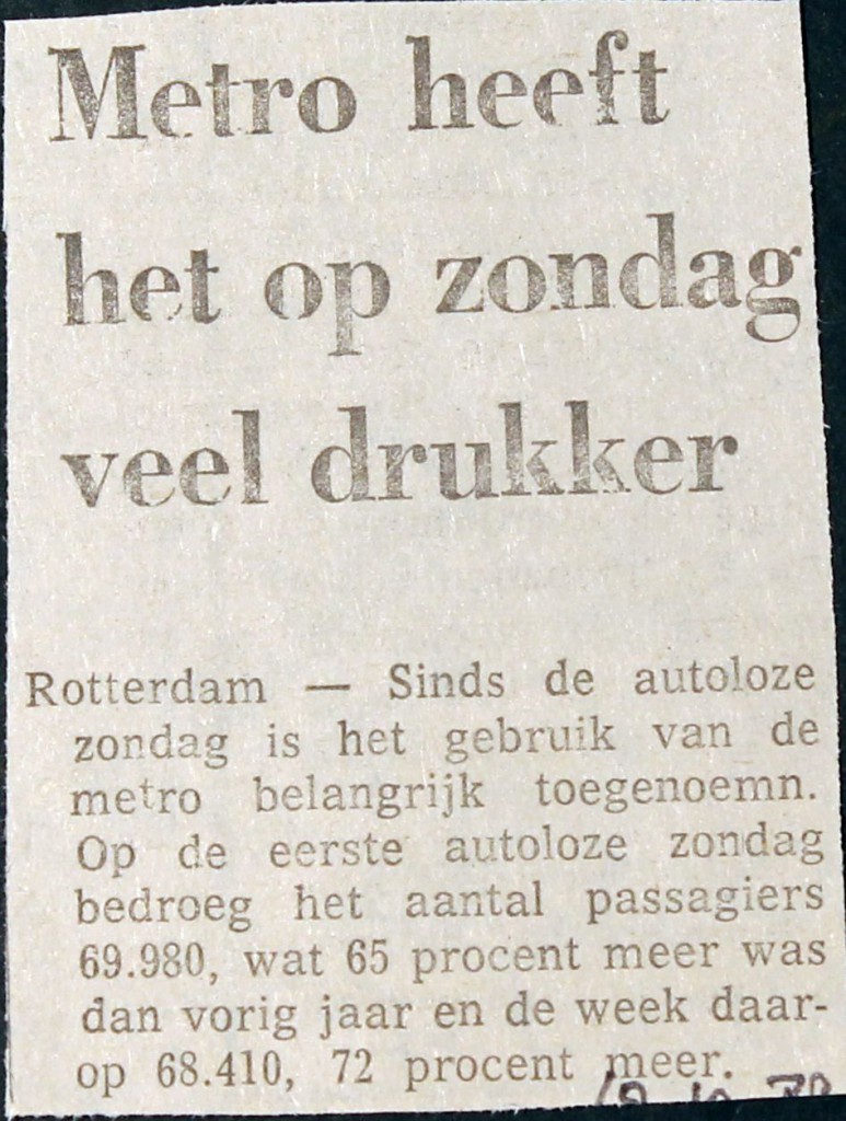 19731210 Drukker op zondag.