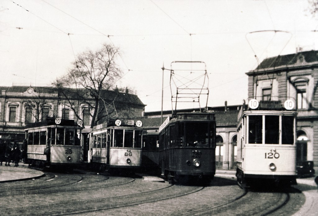 EMR 25, lijn 10, EMR 86, lijn 12, EMR 120, lijn 10, EMR 420, lijn 2, Stationsplein, 1931