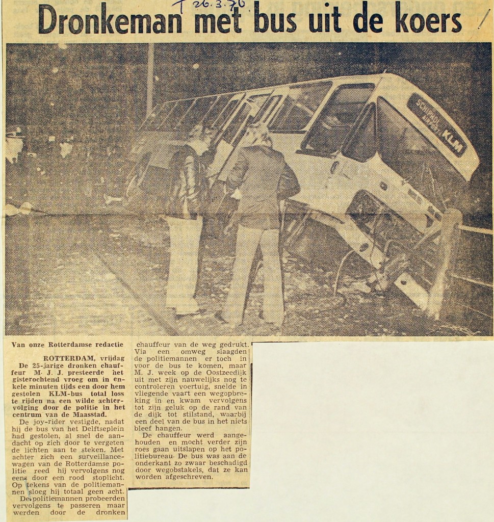 19760326 KLM bus uit koers. (T)