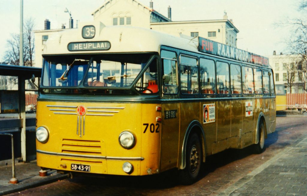 Bus 702, Kromhout-Hainje, lijn 35, Rochussenstraat, 1965 (Verzm. C. Scholte)