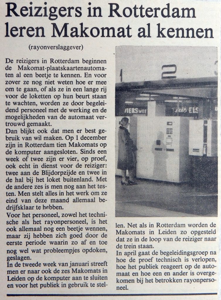 19771223-reizigers-in-rotterdam-leren-makomat-kennen-de-kop