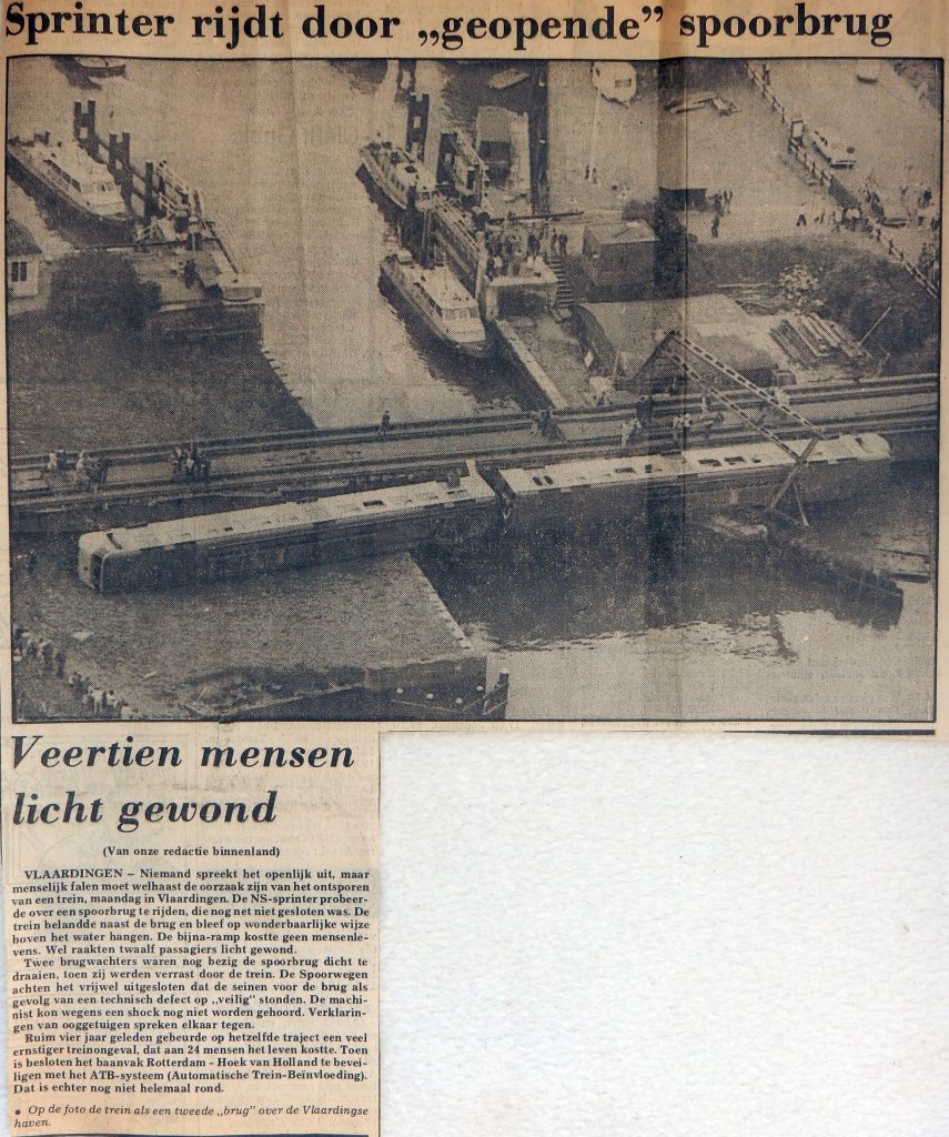 19800916-sprinter-rijdt-door-geopende-spoorbrug-destem